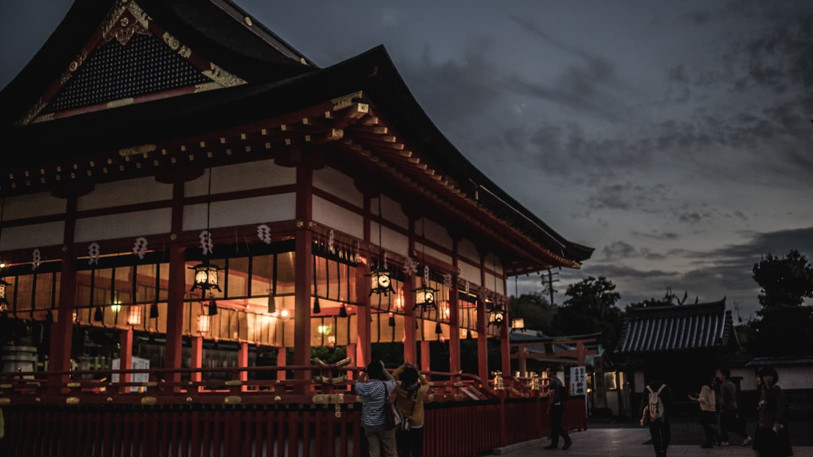 Naha — people standing in front of pagoda