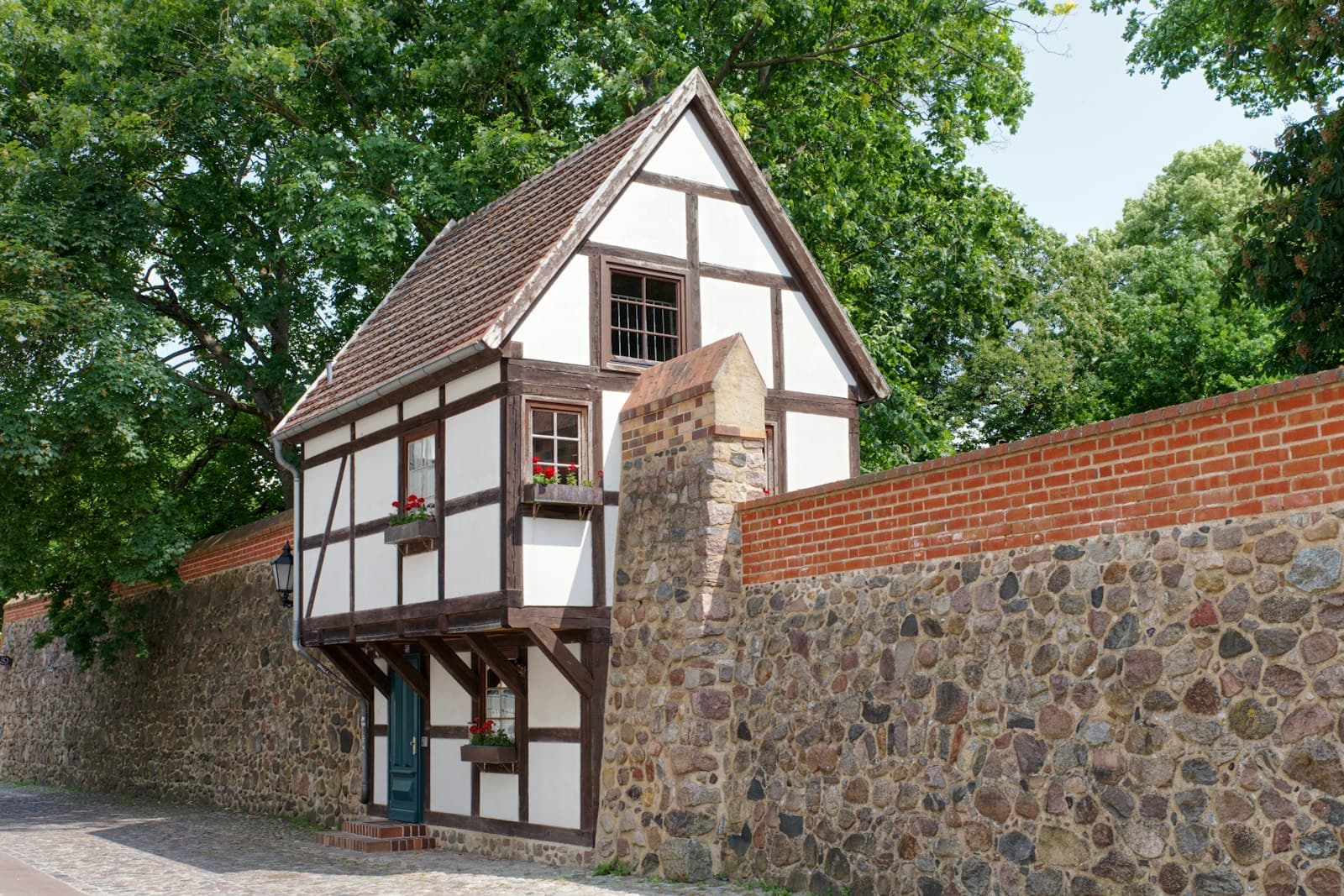 Neubrandenburg — Half-timbered house attached to a stone wall