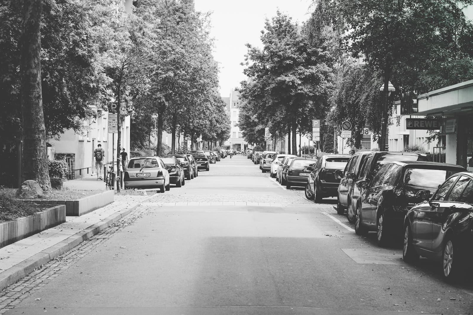 Neustadt an der Weinstraße — a black and white photo of a street lined with parked cars