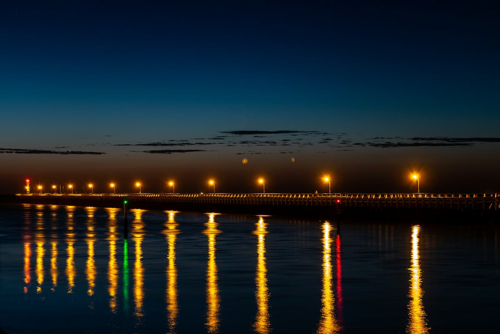 Nieuwpoort — reflection of yellow street light near body of water