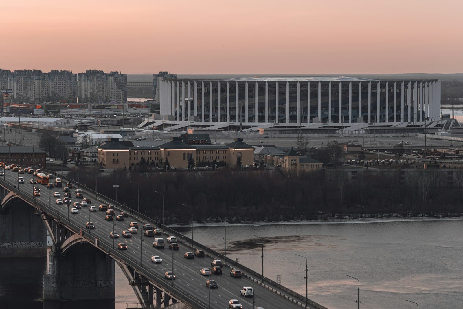 Nizhny Novgorod — a large bridge over a large body of water