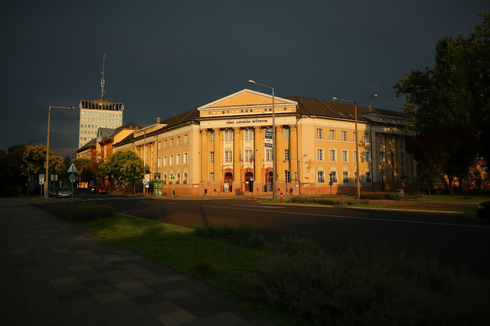 Nyíregyháza — a large building sitting on the side of a road