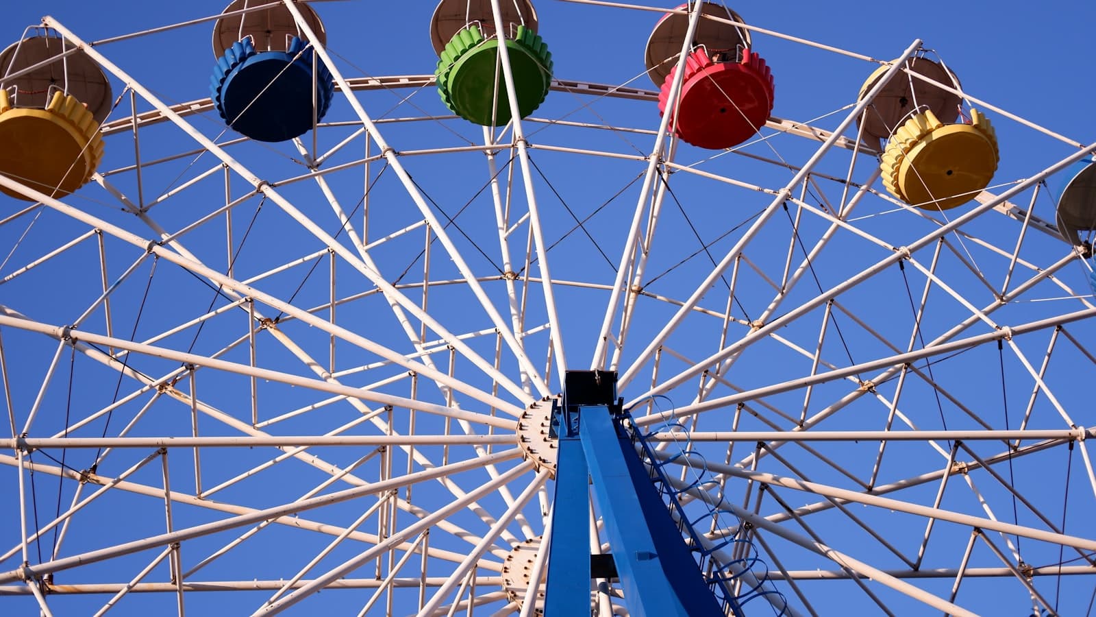 Oulan-Oude — a ferris wheel with four colored wheels on a clear day
