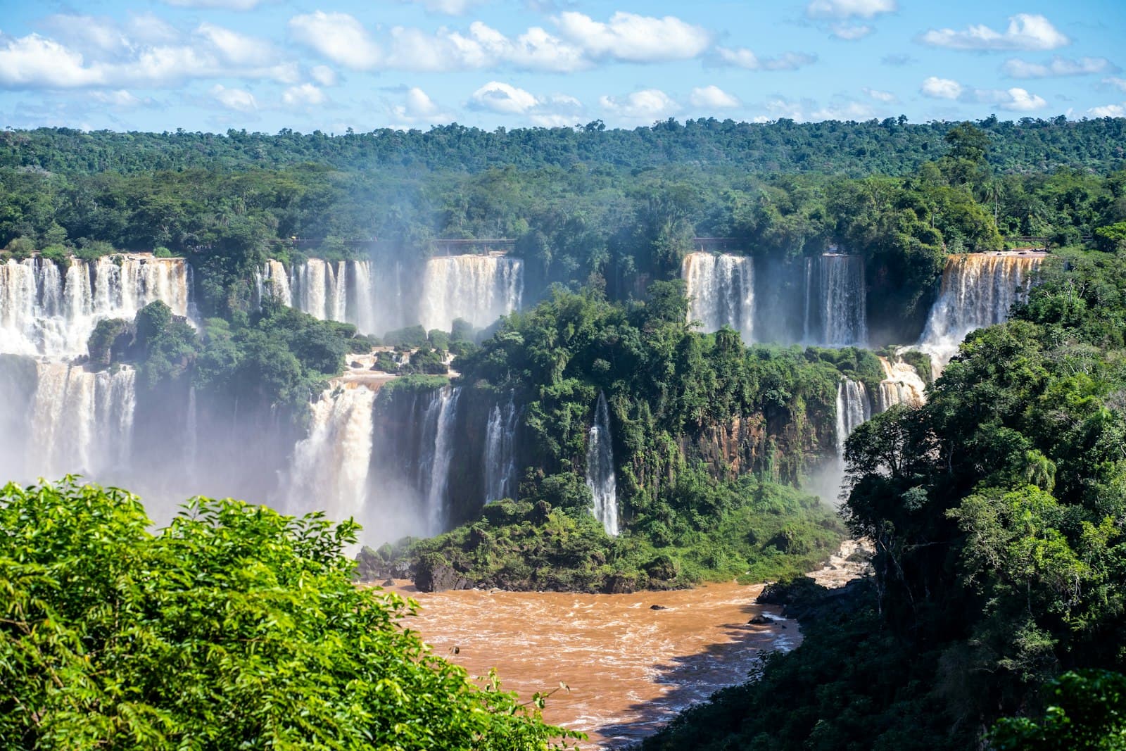 Pelotas — a group of waterfalls surrounded by trees