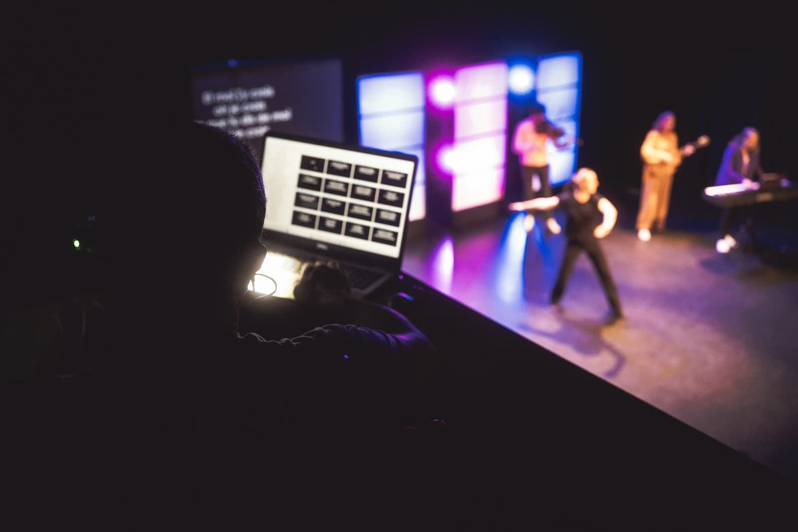Pontarlier — Musicians performing on stage with laptop control