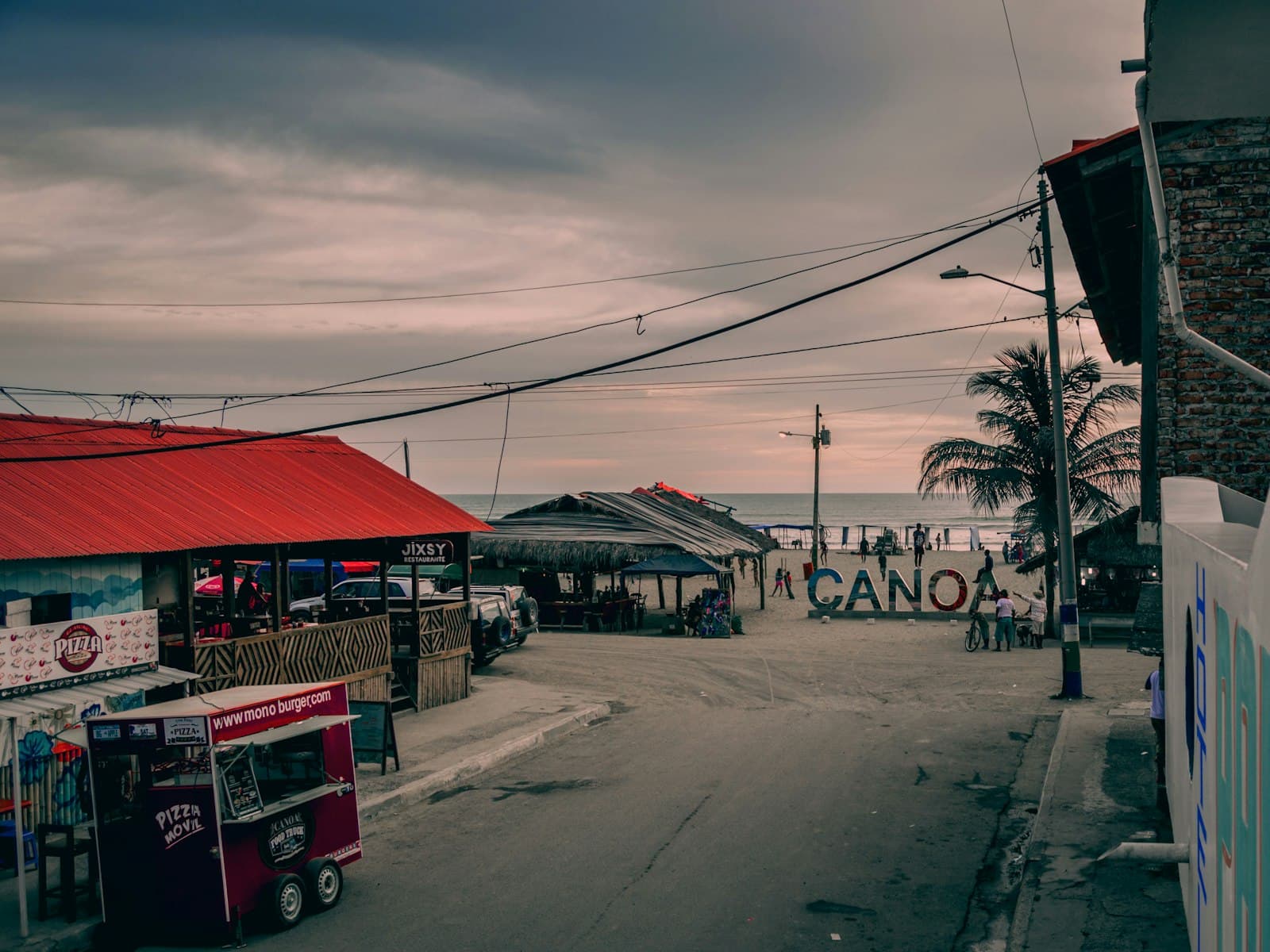 Puerto Ayora — A street with a red roof next to the ocean