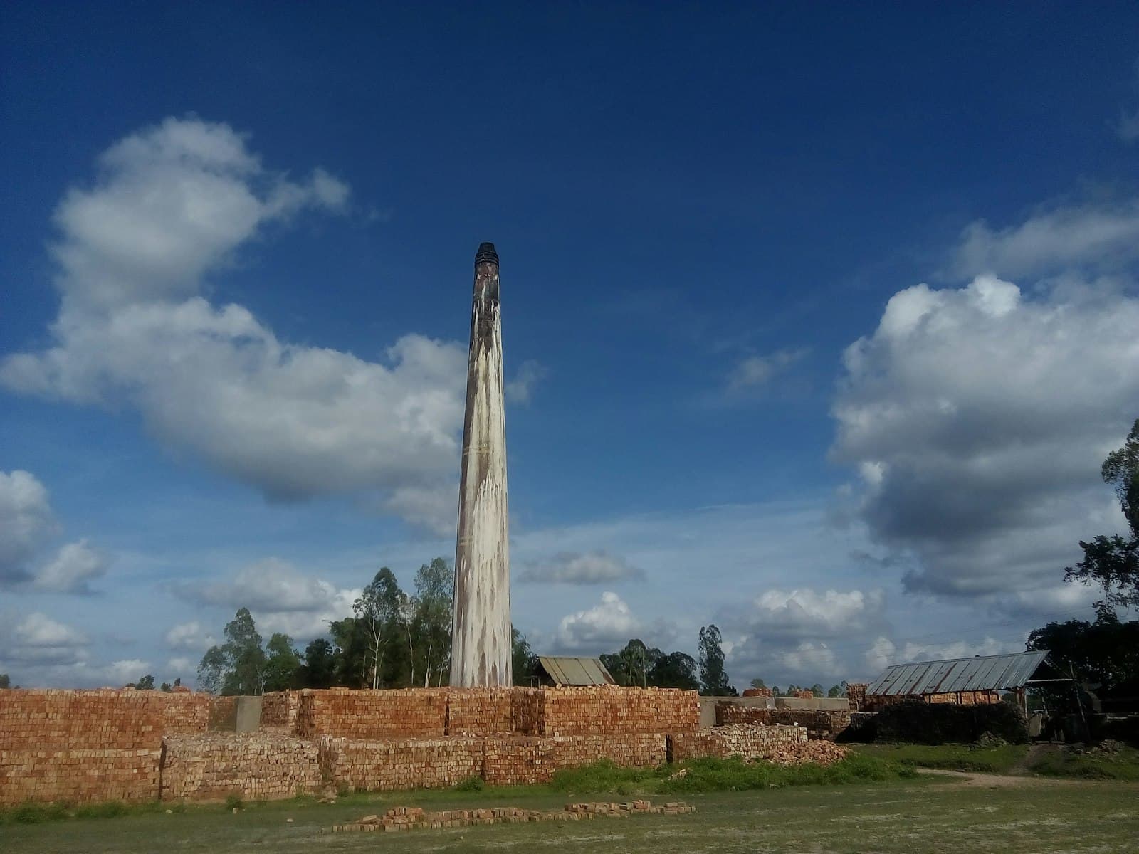 Rangpur — a very tall tower sitting in the middle of a field