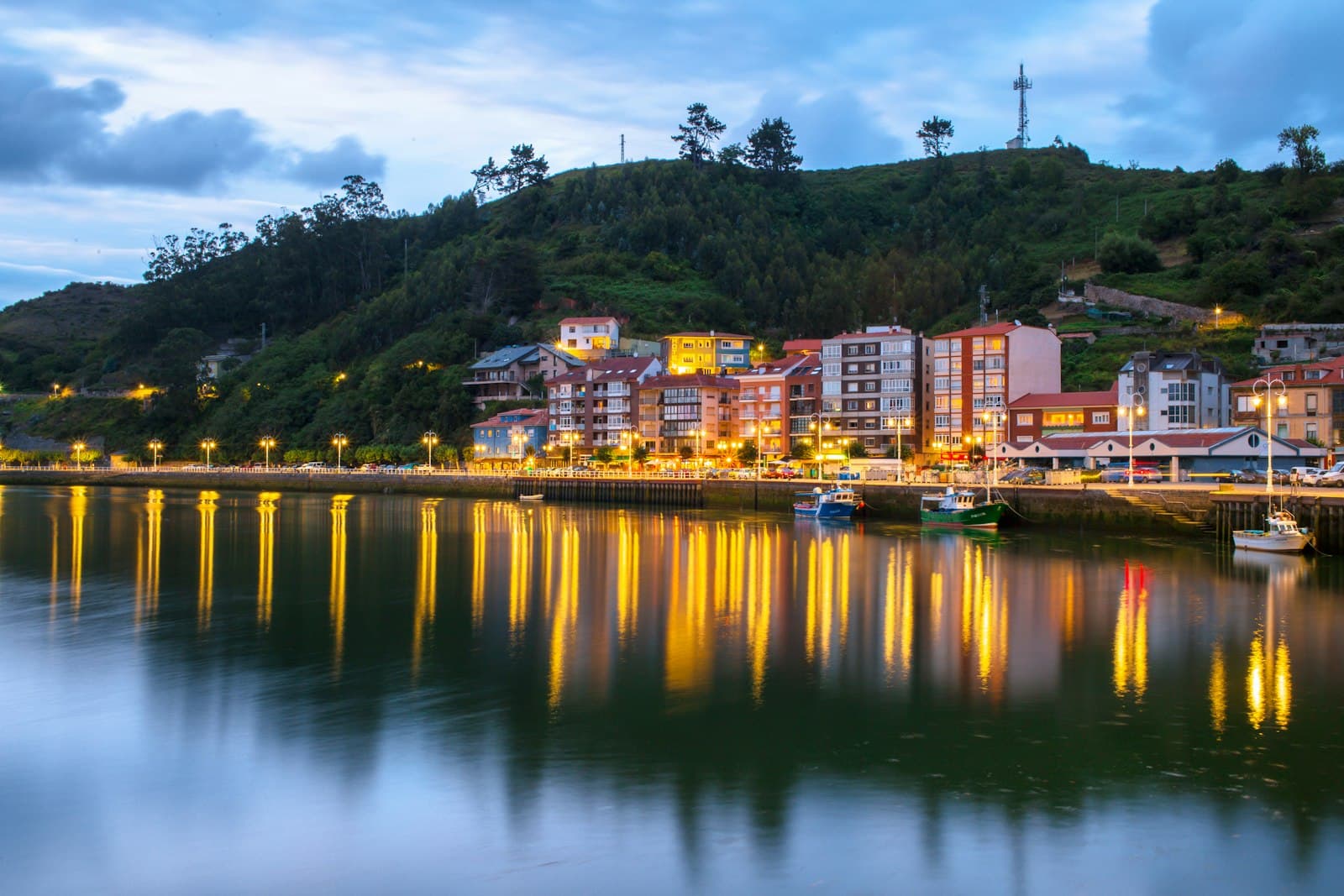 Ribadesella — city buildings near body of water during daytime
