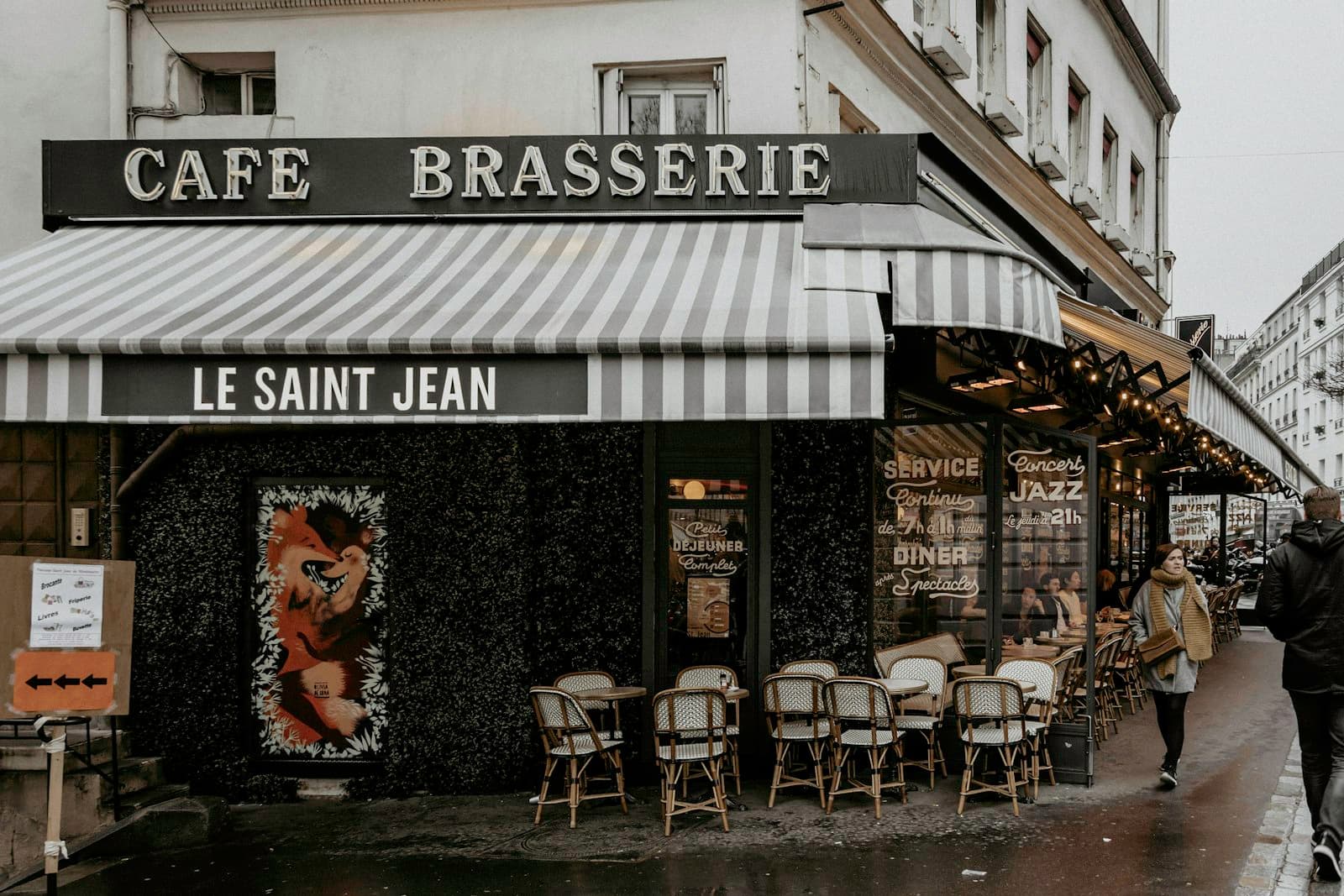 Saint-Bertrand-de-Comminges — black and white restaurant with chairs and tables