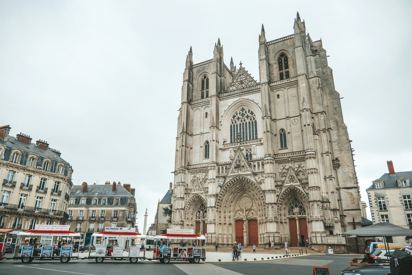 Saint-Lary-Soulan — cars parked in front of brown concrete building during daytime