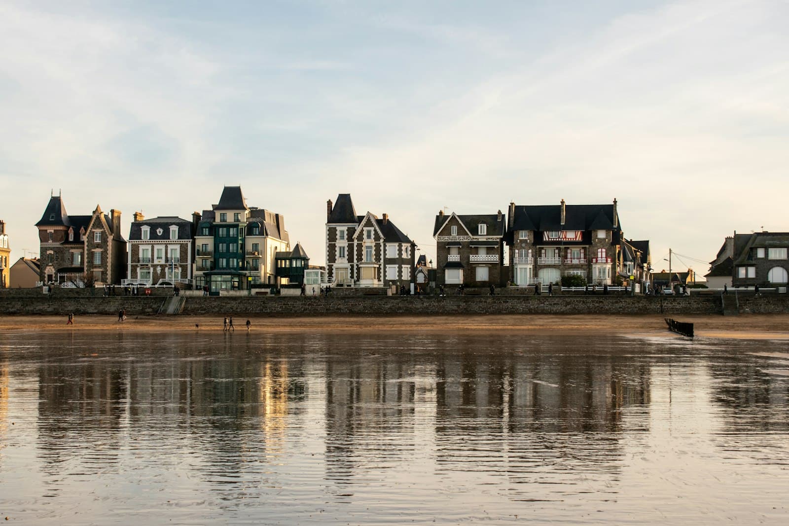 Saint-Lô — line of buildings and body of water during day