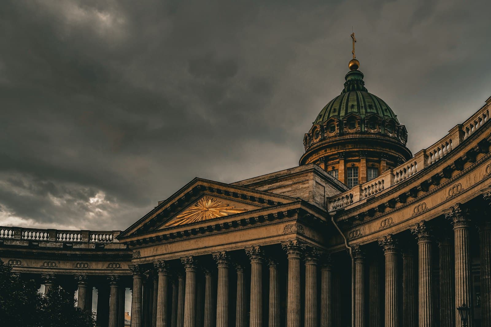 Saint Petersburg — a building with columns and a dome on top
