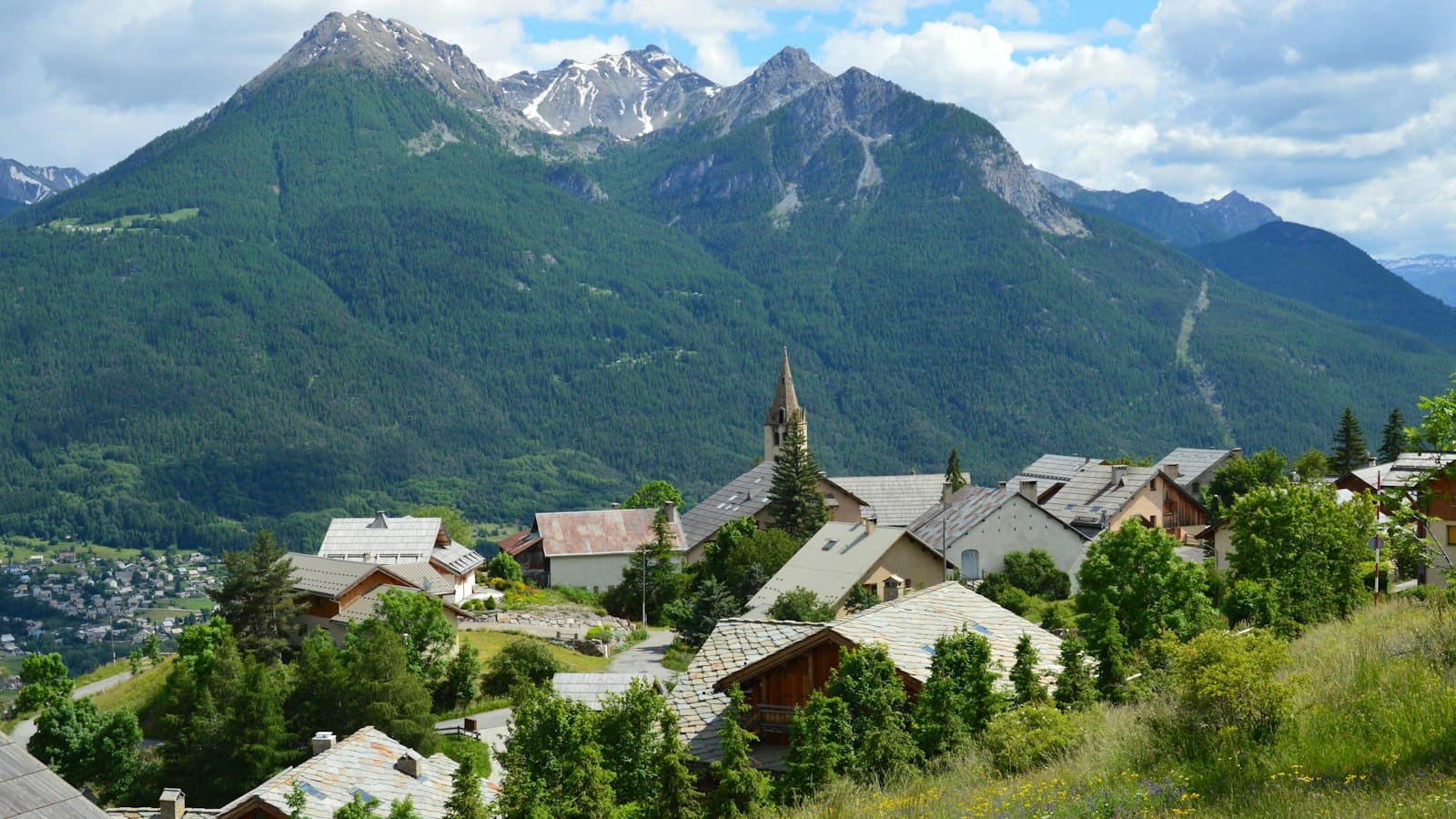 Saint-Pierre — A small village in the middle of a mountain range