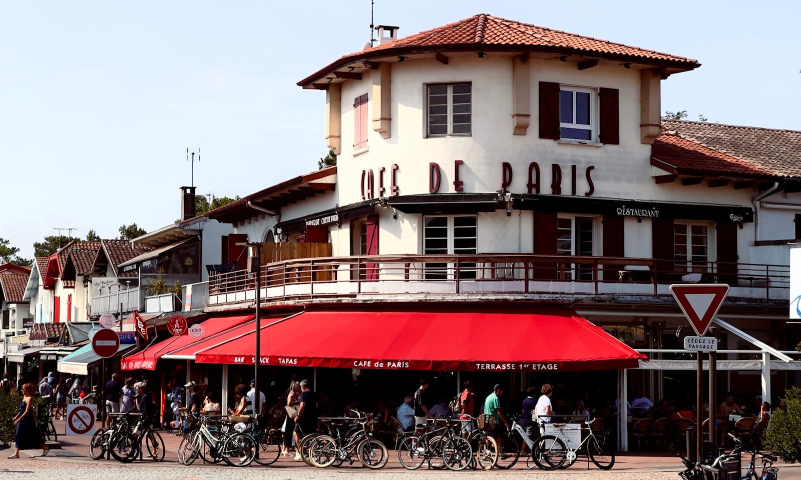 Salins-les-Bains — Cafe de paris building with red awning and bicycles