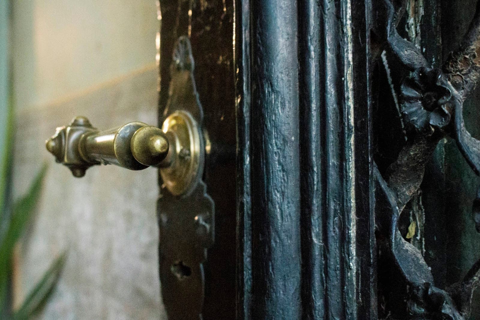 San Antonio de Areco — focus photo of brown steel handle