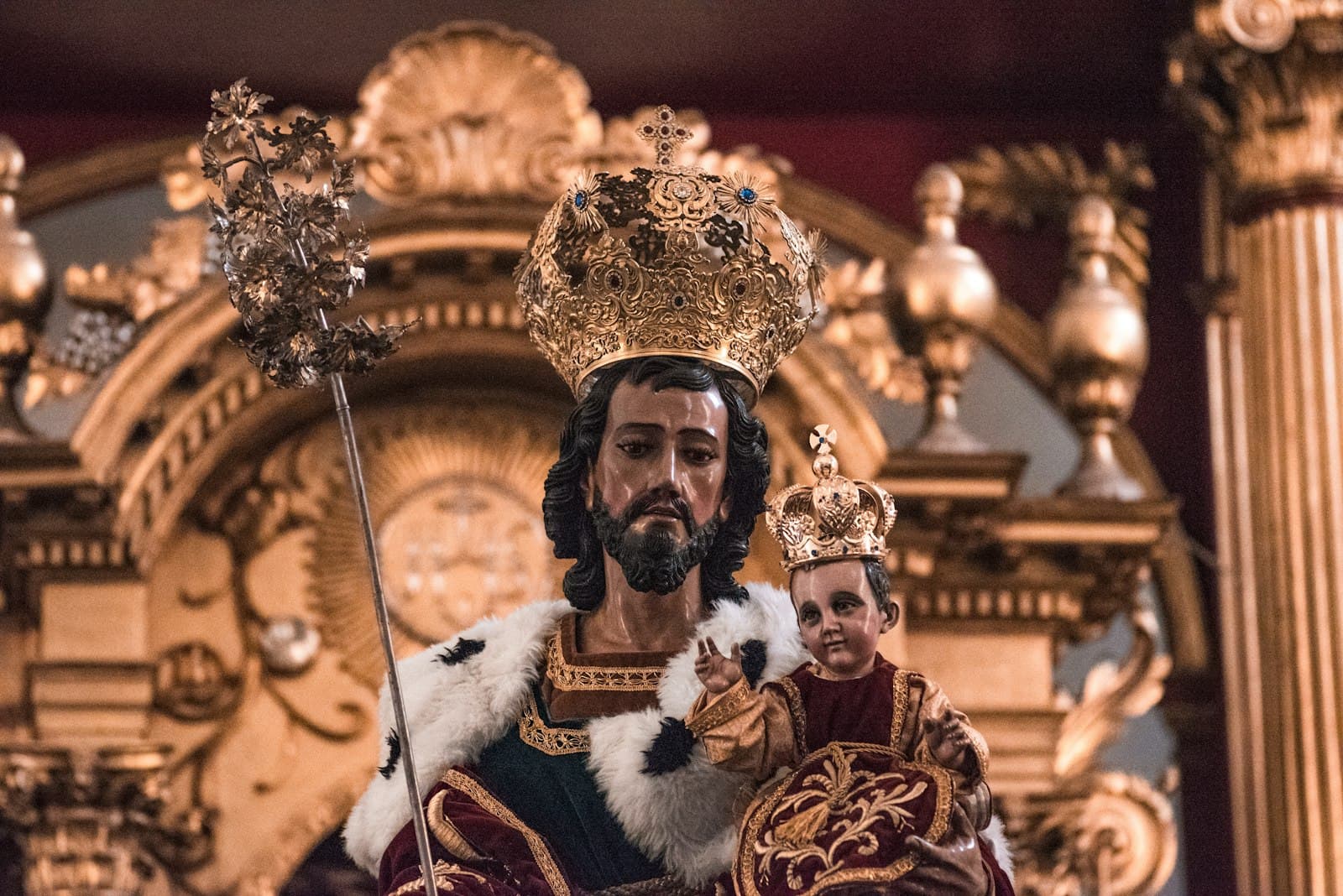 São Tomé — gold and white hindu deity figurine