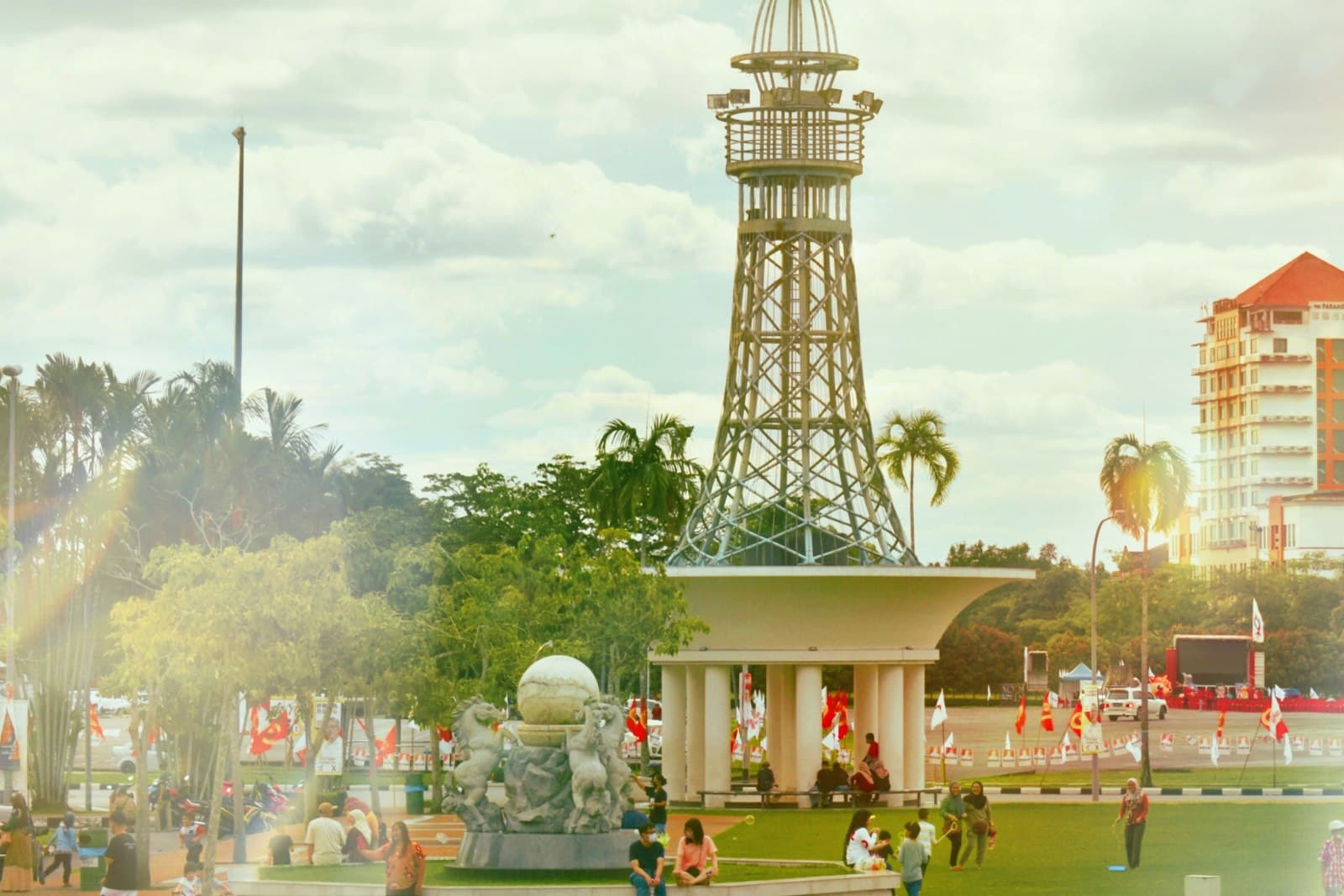 Sibu — a large tower with people around it