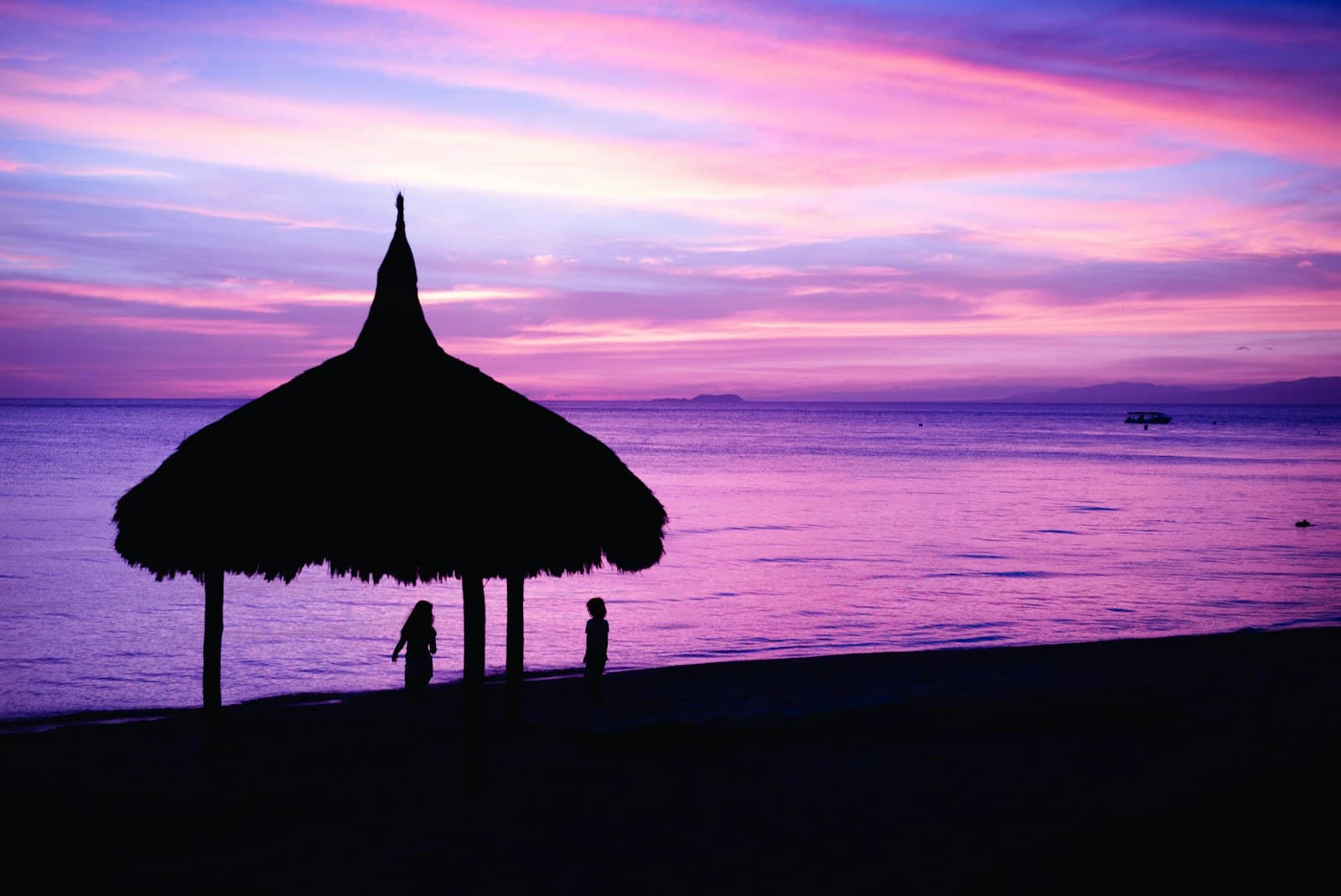 Siquijor — silhouette photography of two people on shoreline