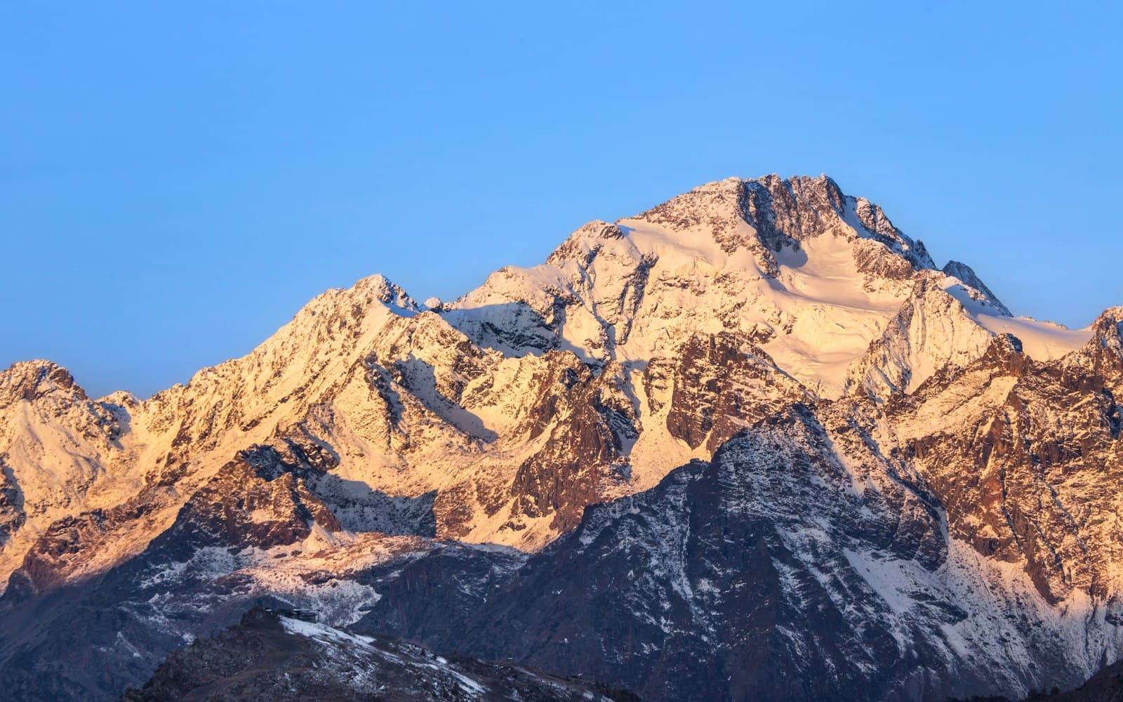 Sondrio — a mountain with snow