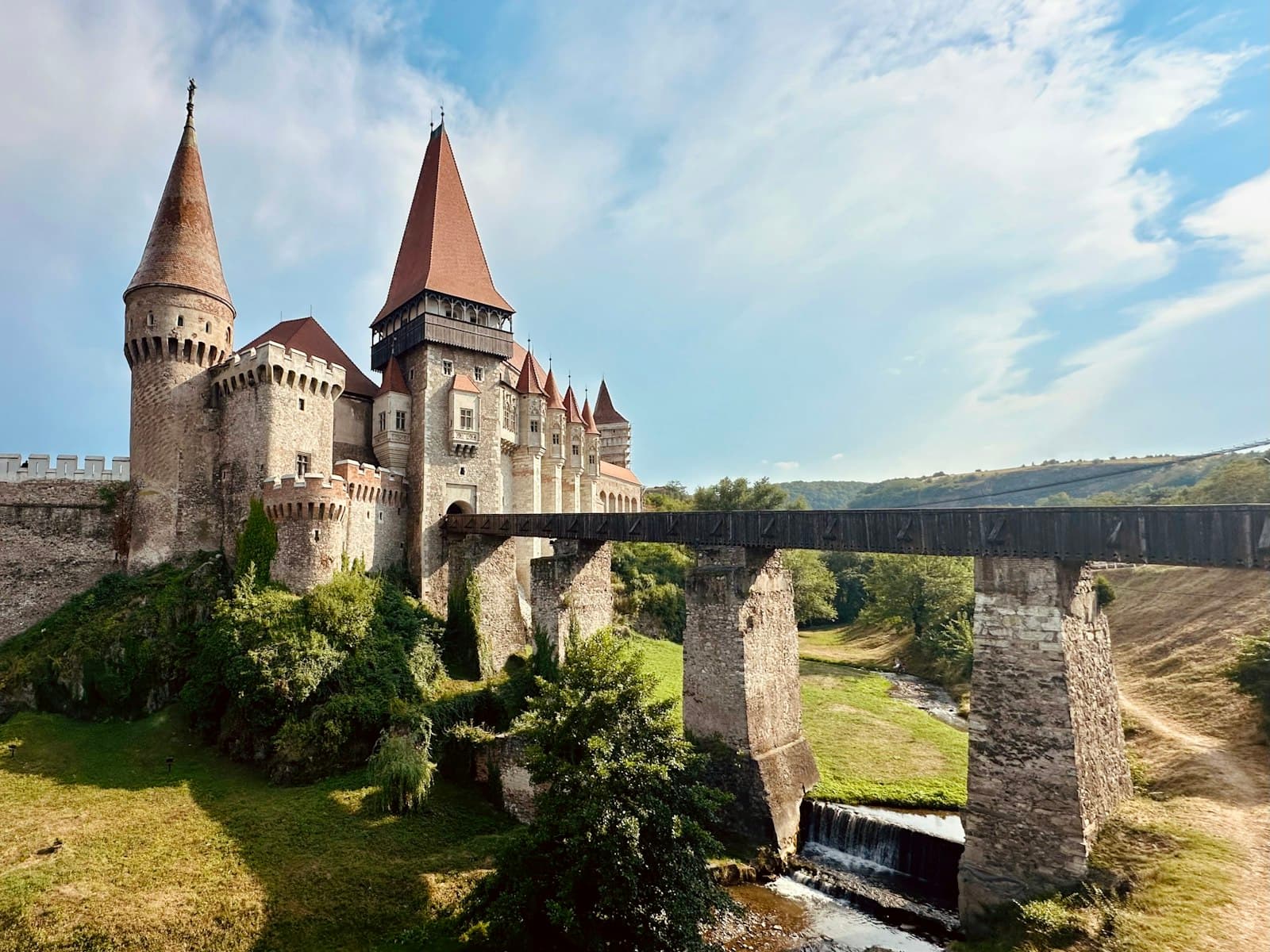 Suceava — A castle with a bridge going across it