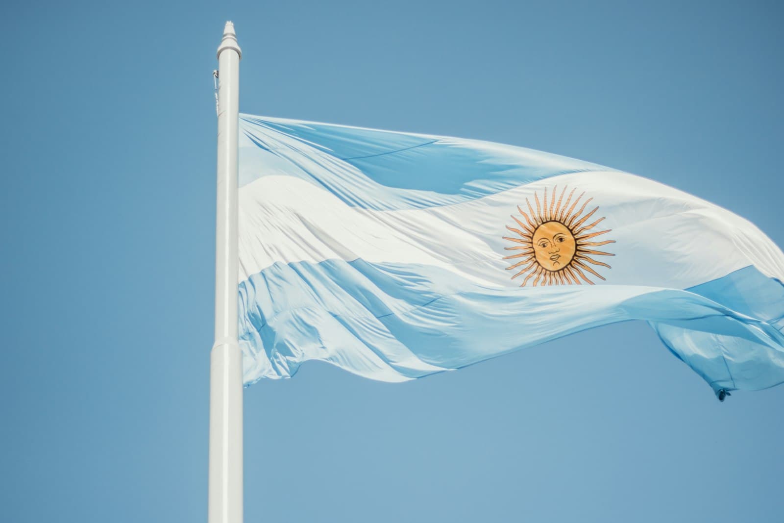 Tandil — blue and white striped flag