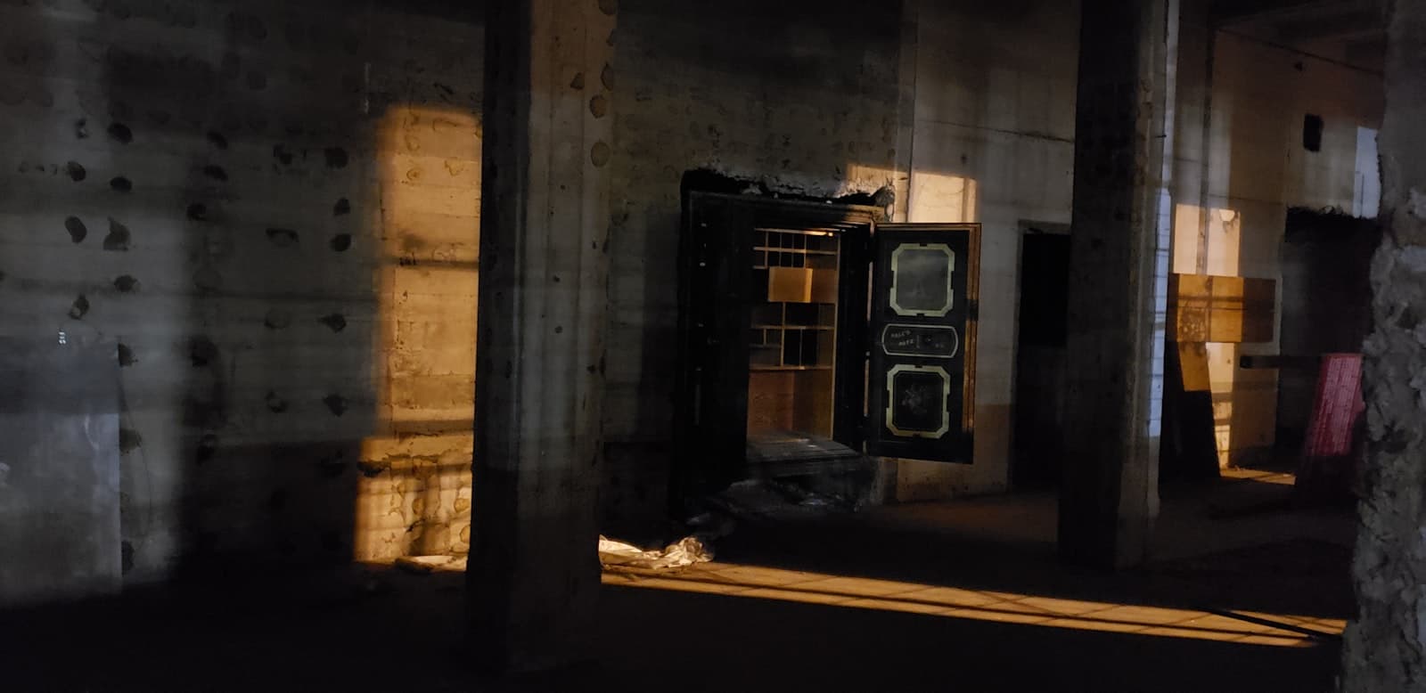 Tempe — black and gray telephone booth