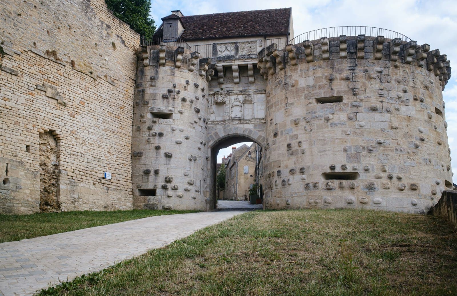 Vézelay — Ancient stone gatehouse with a pathway leading through