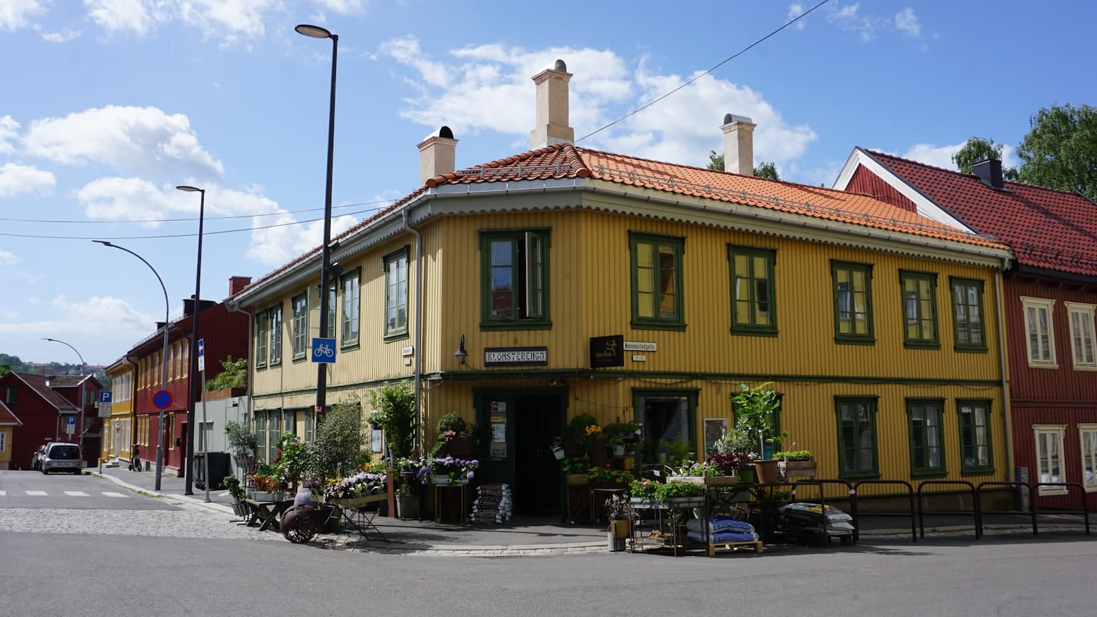 Viljandi — a street corner with a yellow building and a red roof
