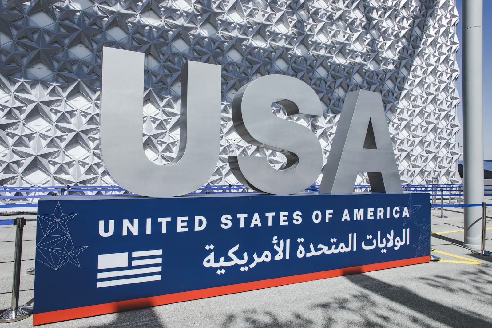 Wabasha — the united states of america sign in front of a building