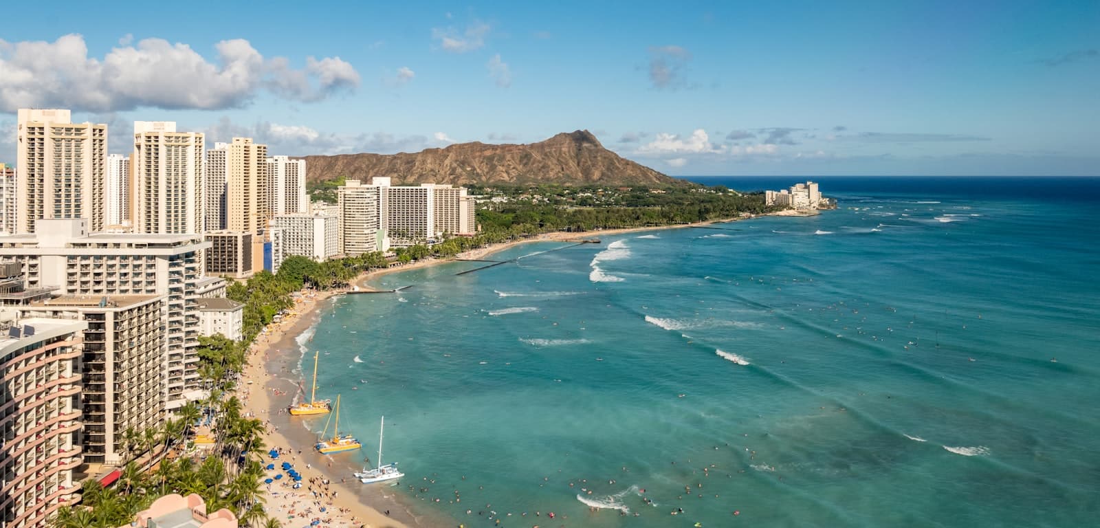 Waikiki — aerial photography of building near sea