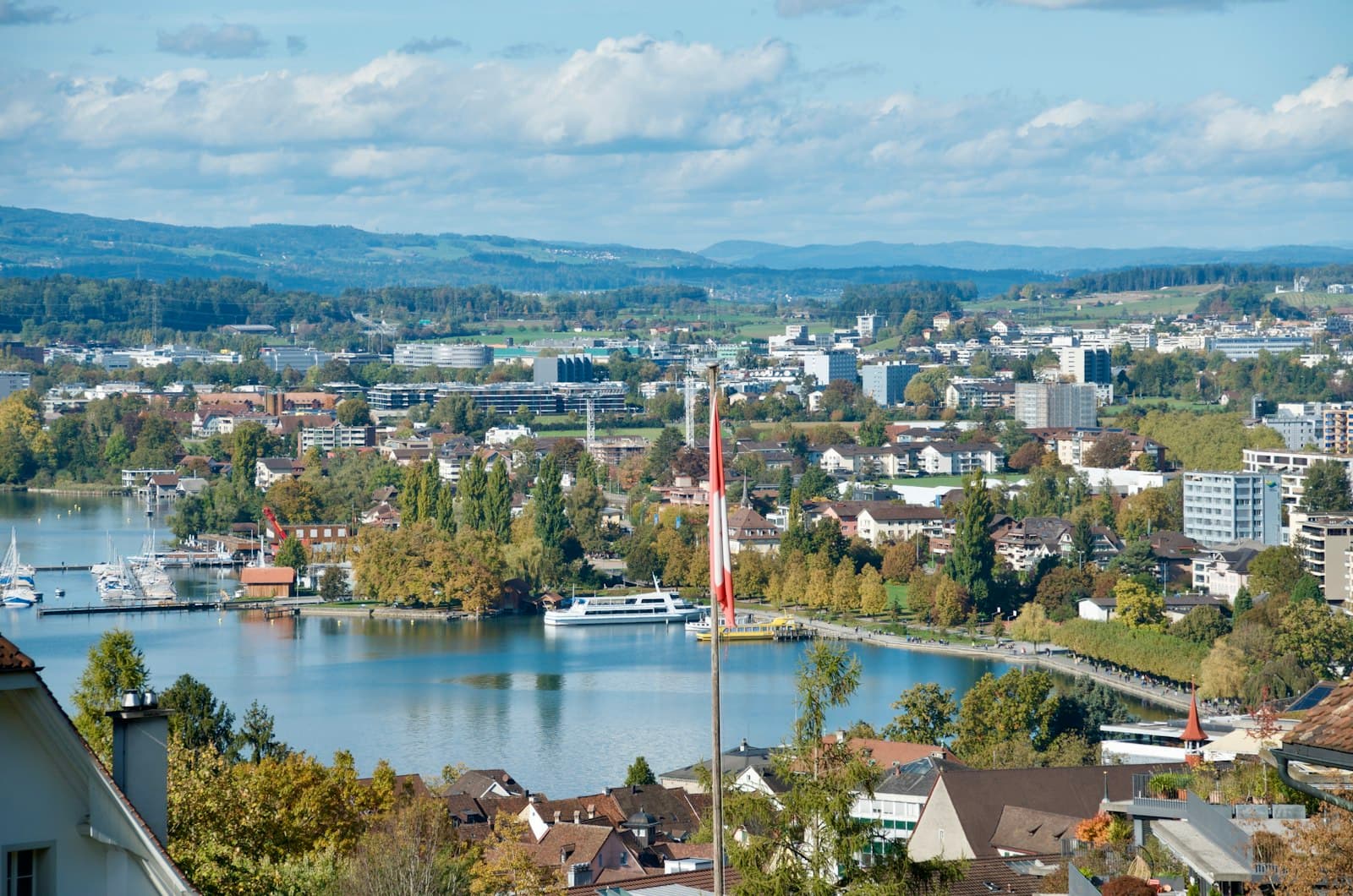 Zug — a large body of water surrounded by a city